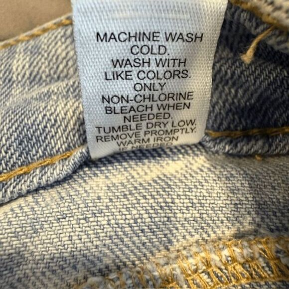 C Est. 1946 Stretch Denim Mid Rise Capris Light Wash Raw Hem Distressed Size 14 - Picture 8 of 13